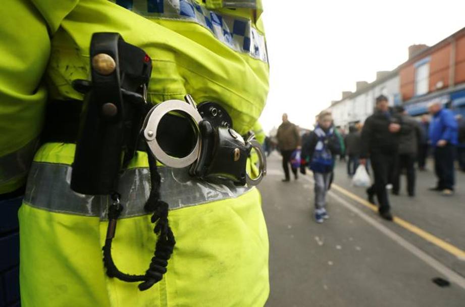 Pistola, manette e occhi bene aperti: anche nelle strade di Liverpool l’attenzione delle forze dell’ordine  stata altissima. Reuters